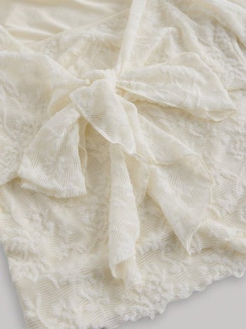 Top din nylon cu decolteu în V și șnururi, mâneci clopot, croială Slim