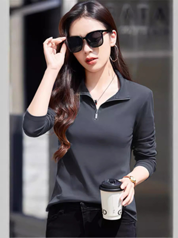 Tricou damă cu guler polo și fermoar, mâneci lungi, croi regular, lungime medie 50–65 cm, bumbac-elastan