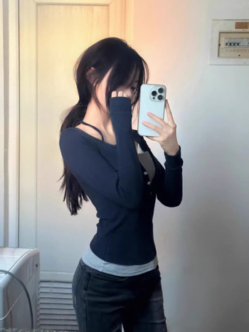 Tricou cu mâneci lungi,/decolteu în V — material rayon, set fals de două piese, croială slim, cusături cu potrivire de modele