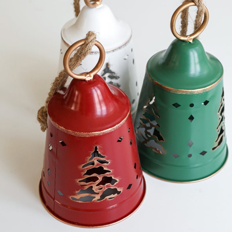 Ziemassvētku zvaniņš no dzelzs mākslas — pakarināms rotājums eglītei; Zīmols Golden Ant; Preces kods APLD15; Dāvanu veids: Ziemassvētku zvaniņš; Materiāls: Dzelzs māksla