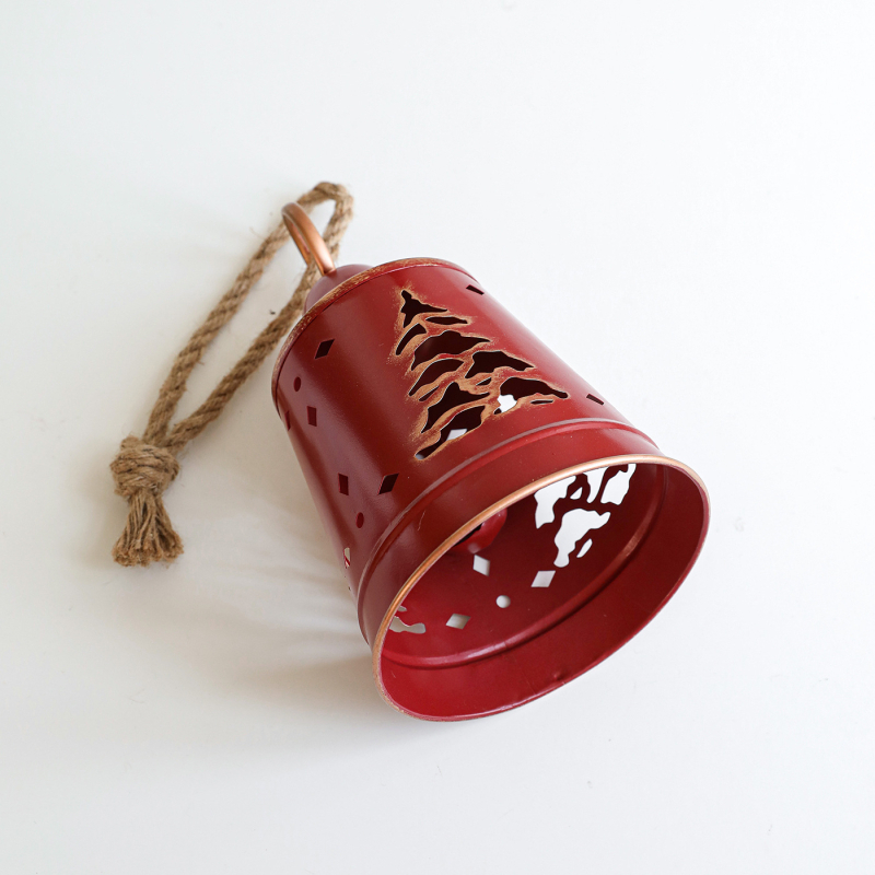 Clopot de Crăciun din artă de fier — ornament pentru brad; Brand Golden Ant; Cod produs APLD15; Tip cadou: Clopot de Crăciun; Material: Artă din Fier