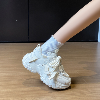 Damske casual tenisice s mrežastim gornjim dijelom, debeli potplat 3–5 cm, zatvaranje na vezanje