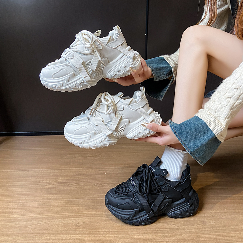 Damske casual tenisice s mrežastim gornjim dijelom, debeli potplat 3–5 cm, zatvaranje na vezanje