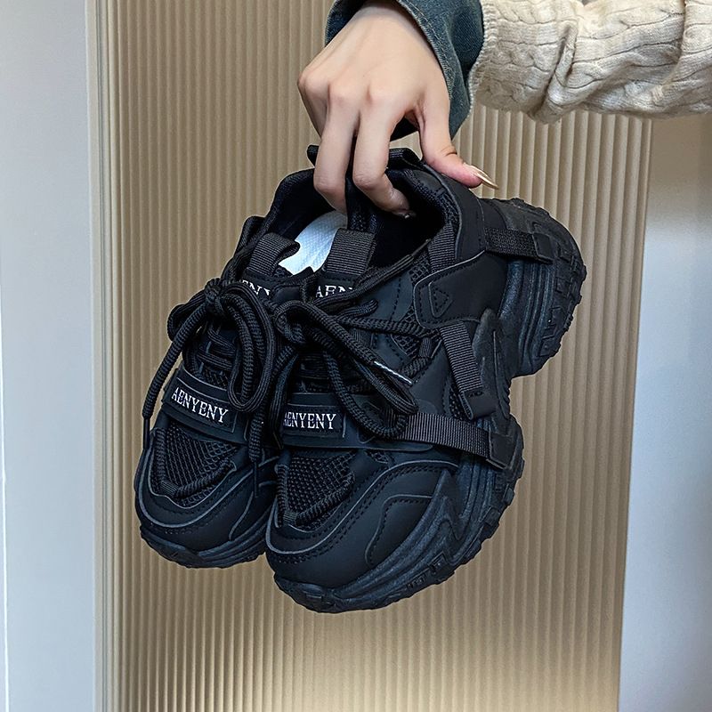 Damske casual tenisice s mrežastim gornjim dijelom, debeli potplat 3–5 cm, zatvaranje na vezanje