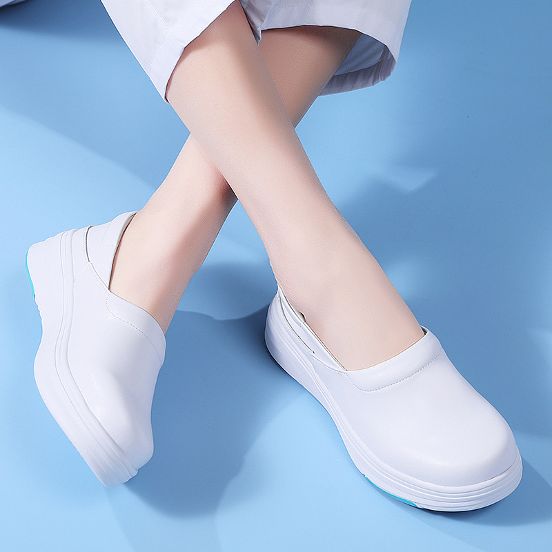 Medicinske sestre cipele – kožni gornji dio, EVA đon, latex ulošak, srednja visina pete 3–5 cm, debeli đon