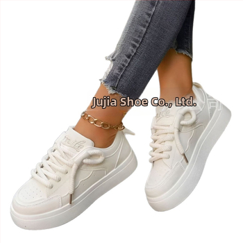 Unisex sportiniai bateliai su kaukolės raštu – žemas viršus, viršutinė dalis iš Super Fiber, padas iš gumos