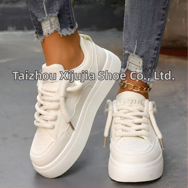 Unisex sportiniai bateliai su kaukolės raštu – žemas viršus, viršutinė dalis iš Super Fiber, padas iš gumos