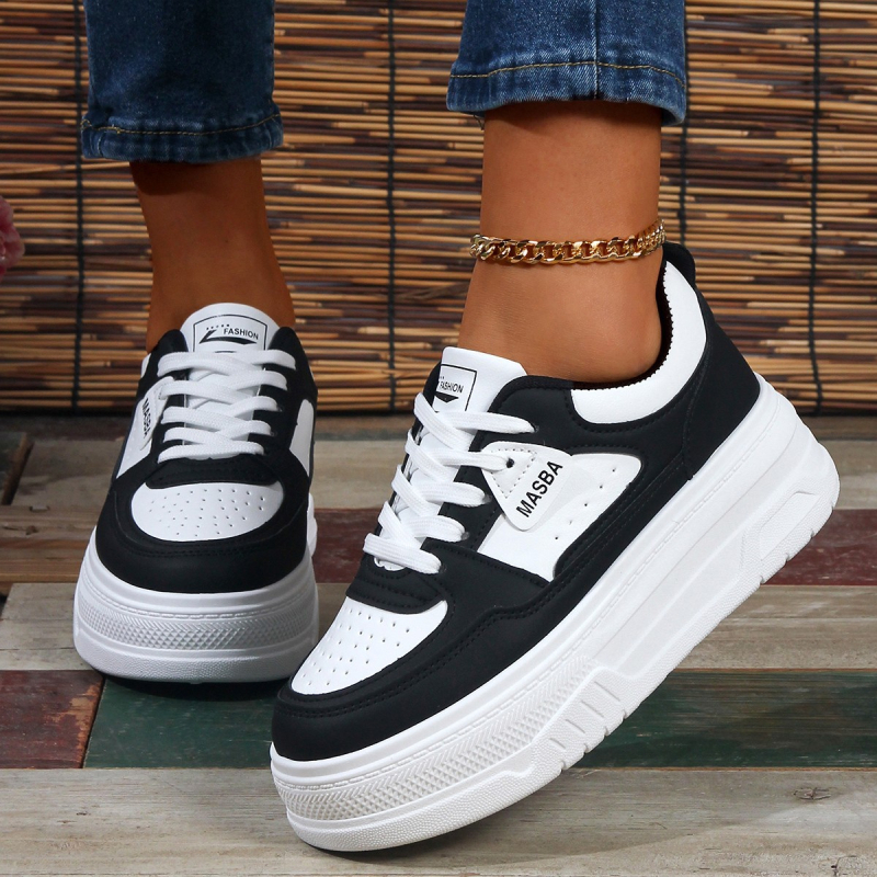 Damske platforme tenisice s debelim potplatom, visina potplata 3–5 cm, gornji dio od umjetne kože + tkanina, prozračna mrežasta unutrašnjost, vezanje, gumena potplat, ljetne sportske tenisice