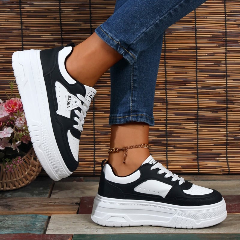 Damske platforme tenisice s debelim potplatom, visina potplata 3–5 cm, gornji dio od umjetne kože + tkanina, prozračna mrežasta unutrašnjost, vezanje, gumena potplat, ljetne sportske tenisice