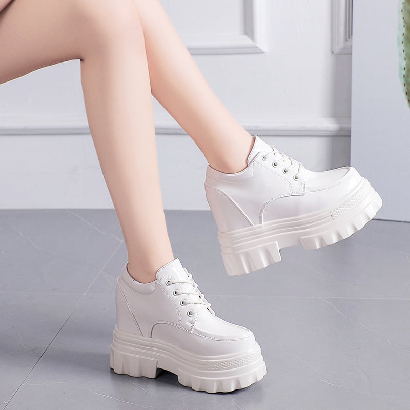Női vastag talpú loafer cipő, kerek orr, PU felsőrész, gumi talp, elöl fűző, 6–8 cm sarok