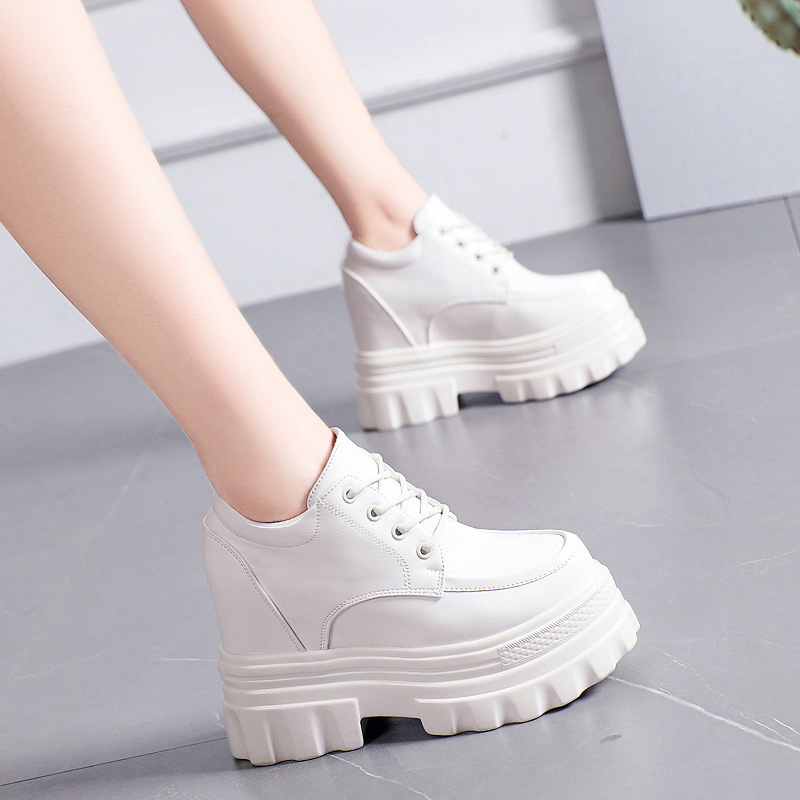 Női vastag talpú loafer cipő, kerek orr, PU felsőrész, gumi talp, elöl fűző, 6–8 cm sarok