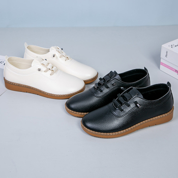 Moteriški slip-on kasdieniniai bateliai — lengvi, žemas kulkšnies aukštis, dirbtinė PU viršutinė dalis, PU padas, užsegimas raišteliais ir slip-on dizainas