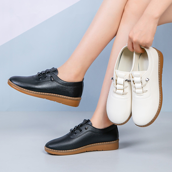 Moteriški slip-on kasdieniniai bateliai — lengvi, žemas kulkšnies aukštis, dirbtinė PU viršutinė dalis, PU padas, užsegimas raišteliais ir slip-on dizainas