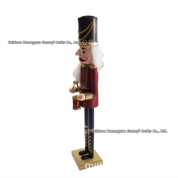Medinis Nutcracker Soldier papuošalas – apverstas medis (Turned Wood) – Kalėdinė dovana