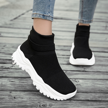 Uniszex kényelmes slip-on sportcipő, textil felsőrésszel, MD talp, EVA talpbetét, alacsony sarok 1–3 cm, sekély nyílás (<7 cm)