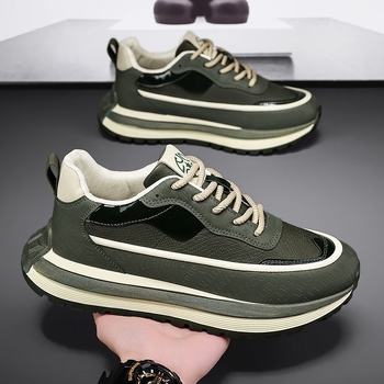 Férfiak számára légáteresztő, alacsony profilos mindennapi sneaker, szintetikus bőr felsőrésszel, gumi talppal és EVA talpbetéttel