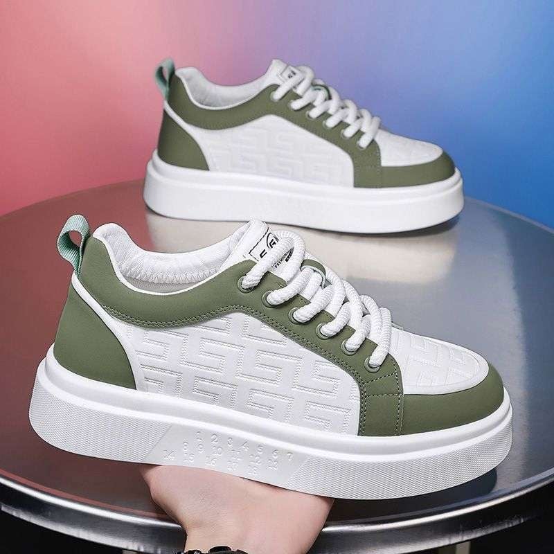 Sneikeri ar sintētiskas ādas augšpusi, EVA iekšējā zole, PVC ārējā zole, ar šņorēm, vidēja augstuma