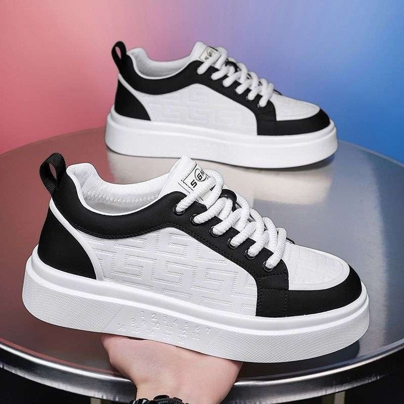 Sneikeri ar sintētiskas ādas augšpusi, EVA iekšējā zole, PVC ārējā zole, ar šņorēm, vidēja augstuma