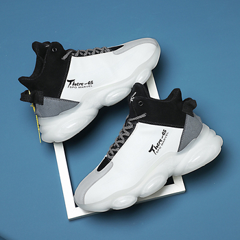 Vyriski krepšinio bateliai su aukštu viršumi, stora pada, kvėpuojantys ir lengvi, priekinis raištelių užsegimas