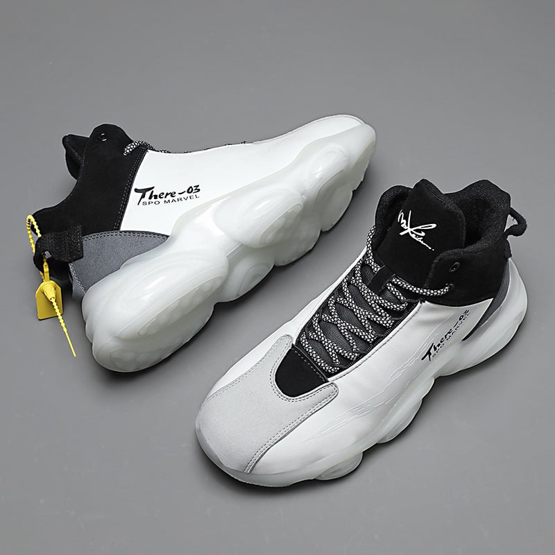 Vyriski krepšinio bateliai su aukštu viršumi, stora pada, kvėpuojantys ir lengvi, priekinis raištelių užsegimas