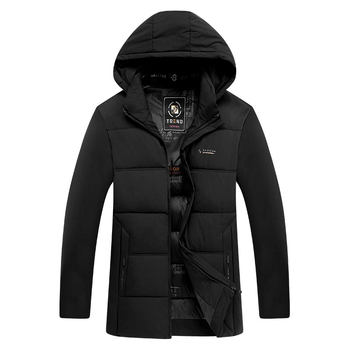 Muški zimski kaput s odvojivom kapuljom, zatvaranje na zip, debelo poliester punilo, vanjska tkanina u poliester mješavini, podstava 100% poliester, bočni džepovi, poslovni stil.