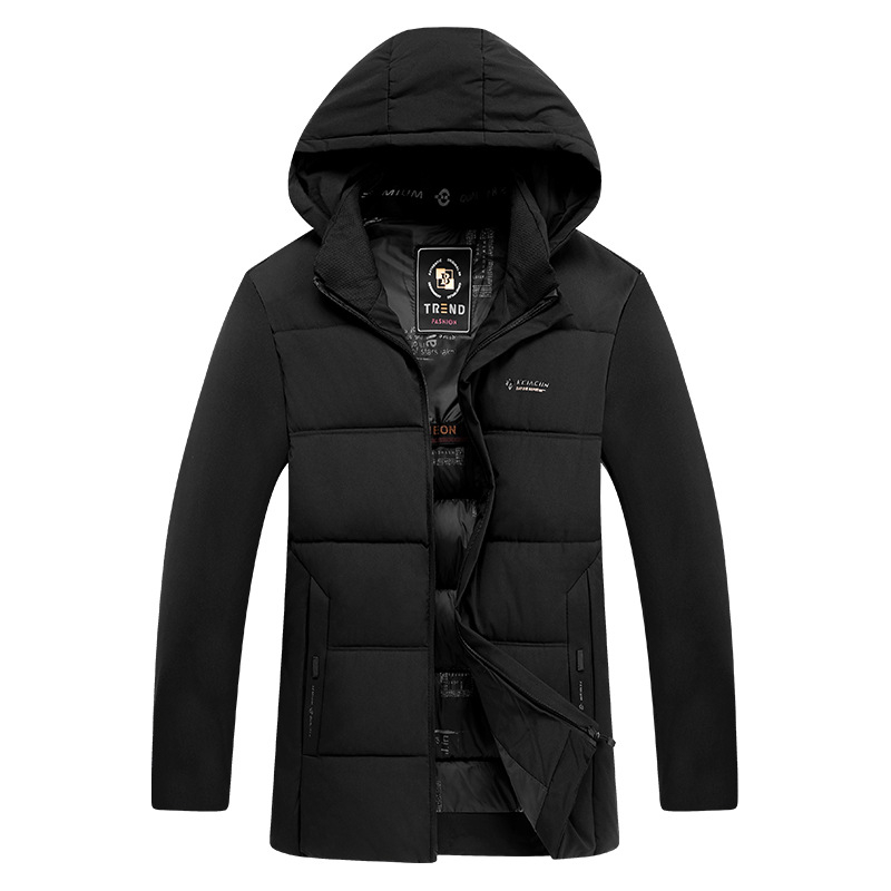 Muški zimski kaput s odvojivom kapuljom, zatvaranje na zip, debelo poliester punilo, vanjska tkanina u poliester mješavini, podstava 100% poliester, bočni džepovi, poslovni stil.