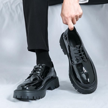 Férfi mindennapi bőr cipő, kerek orrú, gumírozott talp, egyszerű dizájn, tavaszra