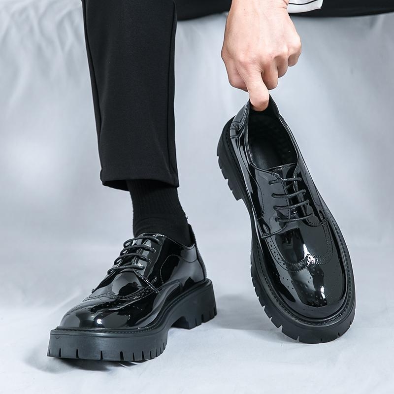 Férfi mindennapi bőr cipő, kerek orrú, gumírozott talp, egyszerű dizájn, tavaszra