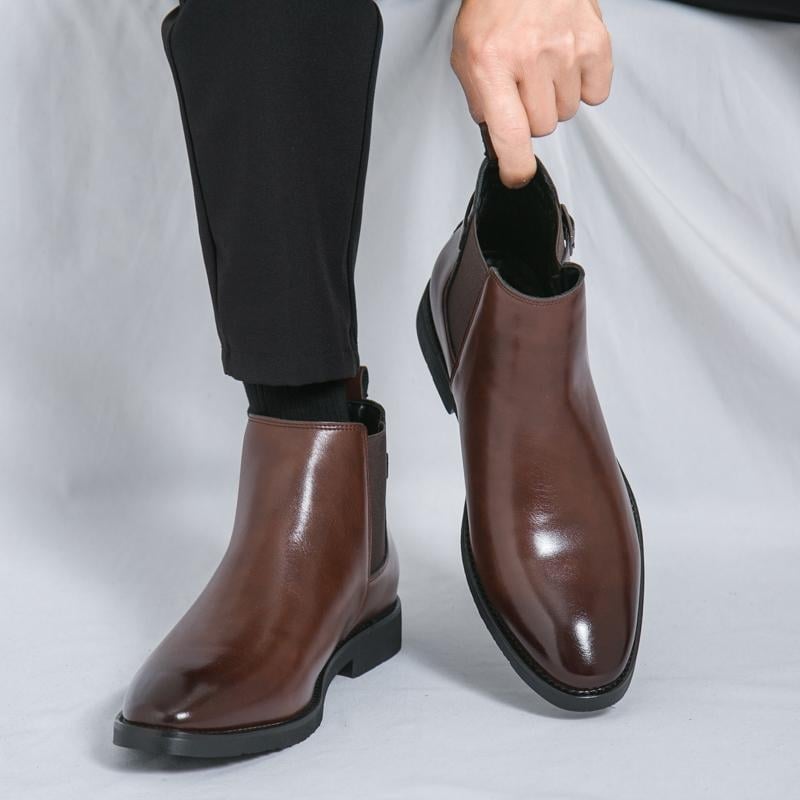 Vyriniai Chelsea batai – karvės odos, guma padas, mikropluošto įdėklas, apvalus nosis, vidutinio aukščio kulnas 3–5 cm