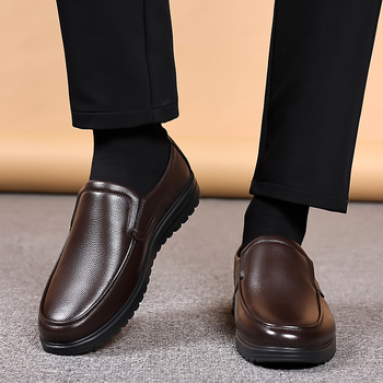 Vyriski kasdieniniai odiniai bateliai, kvėpuojanti viršutinė dalis: galvijų oda + mikropluoštas, apvali nosis, raišteliai, žemas kulnas 1–3 cm