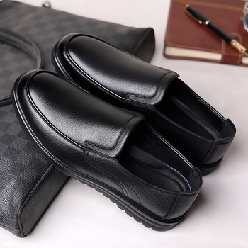 Vyriski kasdieniniai odiniai bateliai, kvėpuojanti viršutinė dalis: galvijų oda + mikropluoštas, apvali nosis, raišteliai, žemas kulnas 1–3 cm