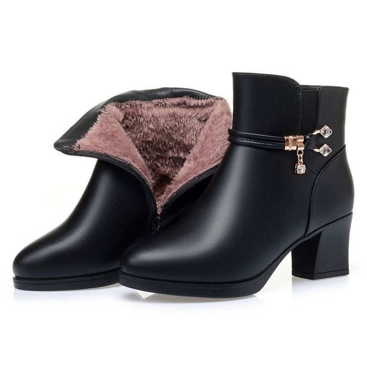 Zimske čizme s umjetnim krznom, visokim goljenom, bočni zatvarač, špicast nos, srednje visok potpetica