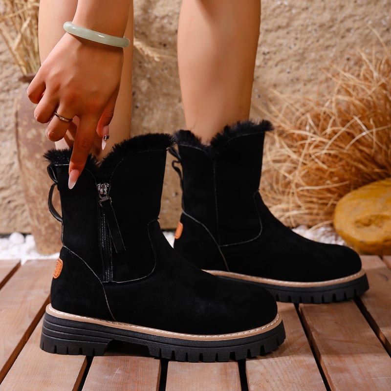 Ženske zimske čizme s velurom, gornji dio od velura, fleece podstava, gumeni potplat, bočni zatvarač, okrugla nosnica, ravna peta