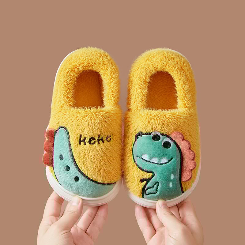 Vaikiškos vidaus šlepetės su karikatūrų raštu, koralinių velūro viršus, PVC padas, atsparios slydimui, skirtos 7–12 metų vaikams.