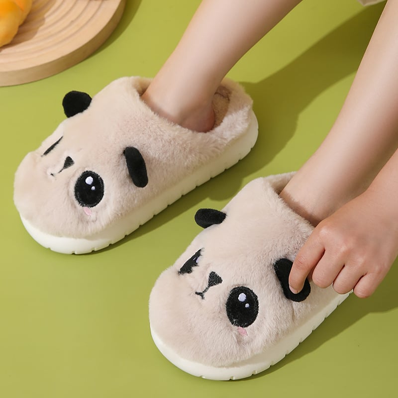 Vaikiškos vidaus šlepetės su karikatūrų raštu, koralinių velūro viršus, PVC padas, atsparios slydimui, skirtos 7–12 metų vaikams.