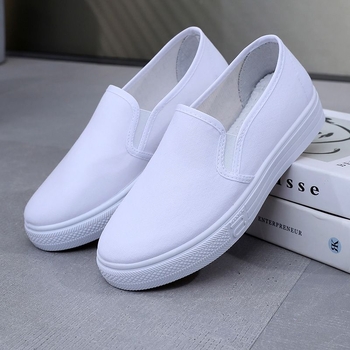 Moteriški platnininiai bateliai su stora padu, viršus iš drobės, padas iš veršio sausgyslės, injekciniu būdu suformuotas padas, kvėpuojančios