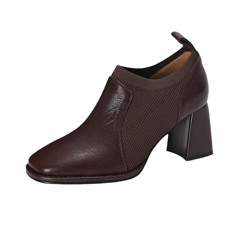 Női magas sarkú bokacsizma kötött felsőrésszel, négyzet alakú orr, vastag sarok 6–8 cm, gumi talp