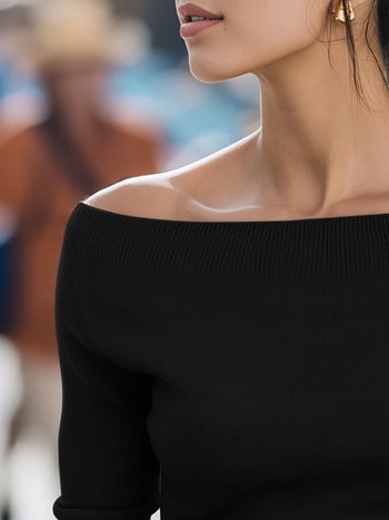 Slim-fit pleteni pulover s ovratnikom na jedno gumb, dugi rukavi, poliester 90–95%, standardna duljina