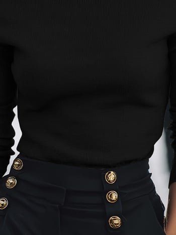 Slim-fit pleteni pulover s ovratnikom na jedno gumb, dugi rukavi, poliester 90–95%, standardna duljina