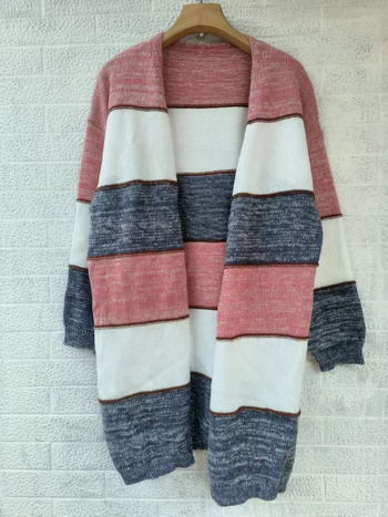 Кардиган с цветово блокирана шарка, полиестерна плетка, отворена яка, падащи рамене, свободен силует