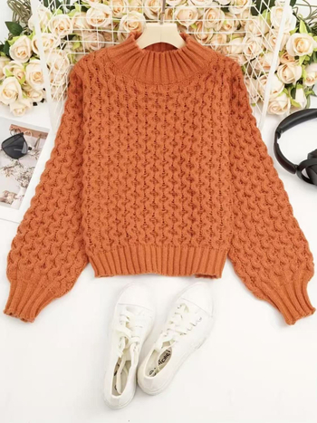 Pleteni pulover s visokim ovratnikom, širokog kroja, dugi rukavi, smjesa poliester-akril