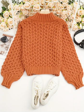 Pleteni pulover s visokim ovratnikom, širokog kroja, dugi rukavi, smjesa poliester-akril