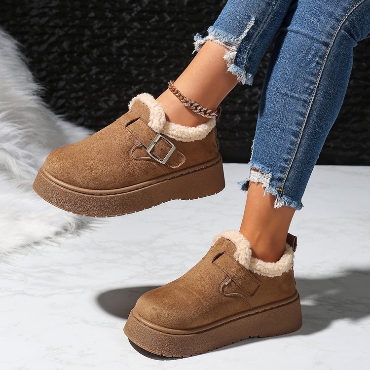 Nubukist ülaosaga talvesaapad, paks kummitald, vooder fleece ja kunstlik karusnahk, lühike varvas, slip-on kinnitusega.