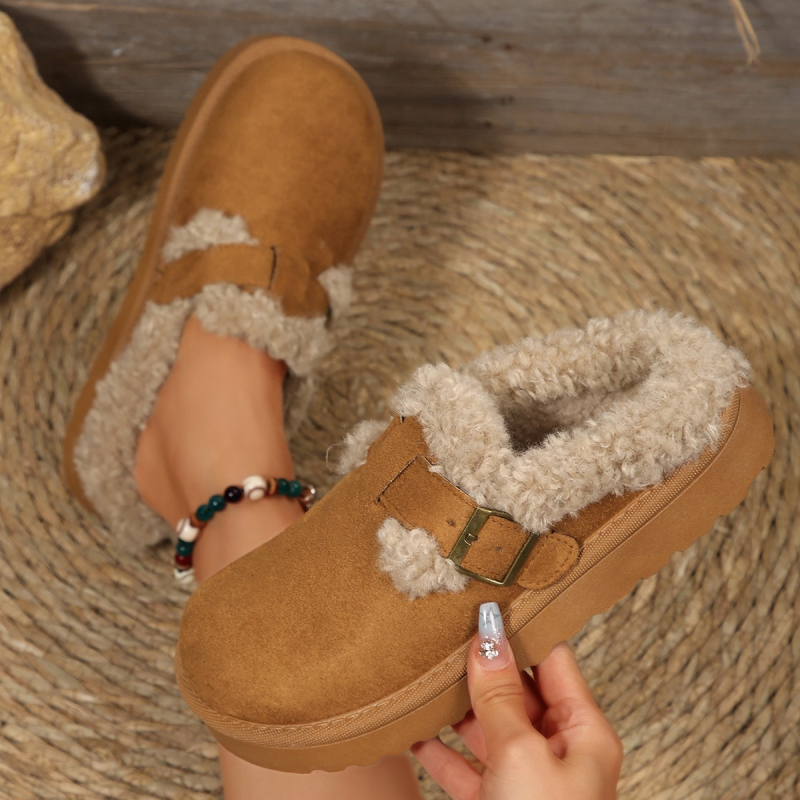 Talvekarusnahaga naiste sussid suletud varbaga — slip-on, paksu tallaga; ülaosa: kunst PU; sisetald: kunstlik lühikarusnahk; põhi: kumm; kanna kõrgus: 3–5 cm