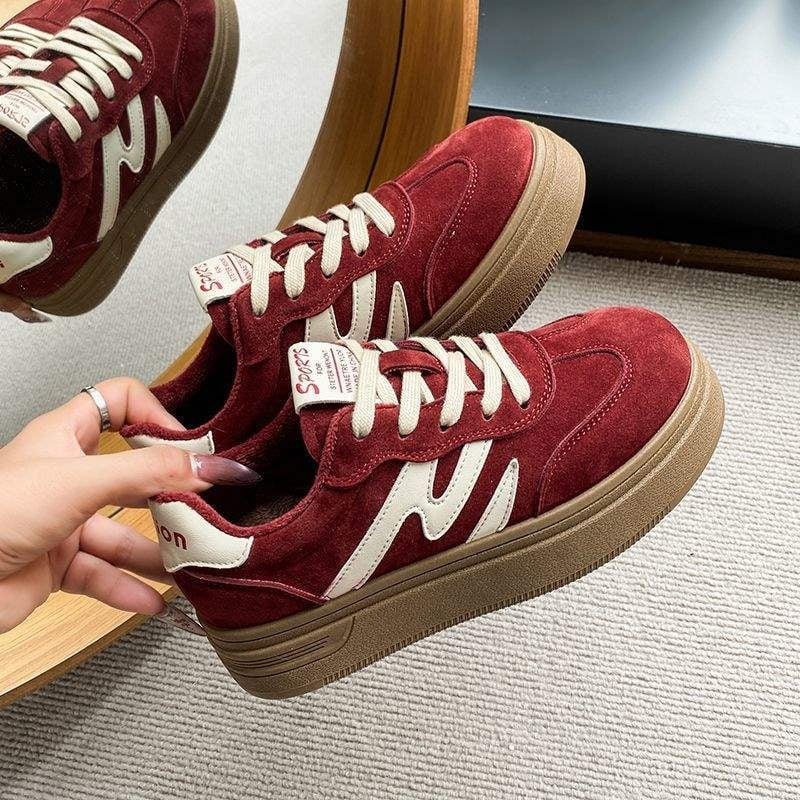 Kasdieniai sportbačiai su velūro viršutine, gumine danga, žemas siluetas, raišteliai, lengvi