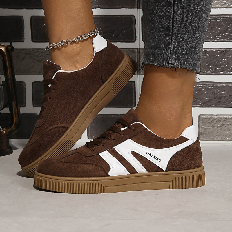 Treniruotinių batų: velūro viršus, apvali nosis, kaučuko padas, raišteliai, tekstilinis vidpadis