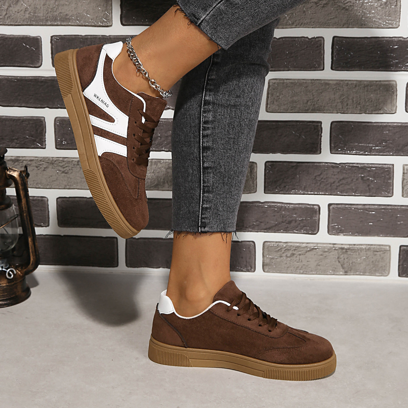 Treniruotinių batų: velūro viršus, apvali nosis, kaučuko padas, raišteliai, tekstilinis vidpadis