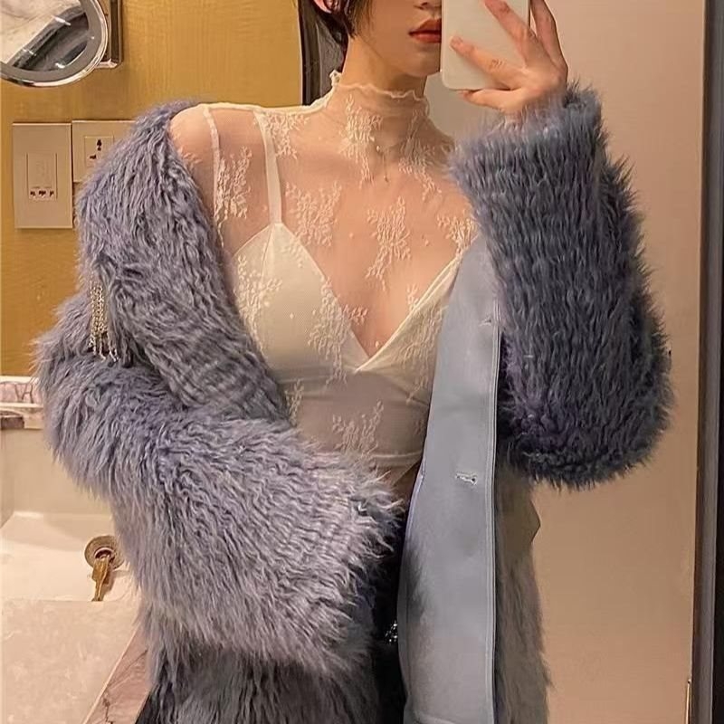 Дантелено базово потниче с полуподвисока яка, ръкав тип принцеса, къси ръкави, тъкан смес полиестер-еластан