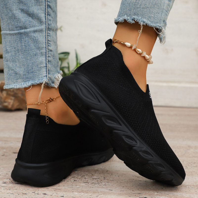 H-diržinių sandalai – audinio viršus, apvalus pirštas, žemas kulnas 1–3 cm, padas iš gumos ir EVA