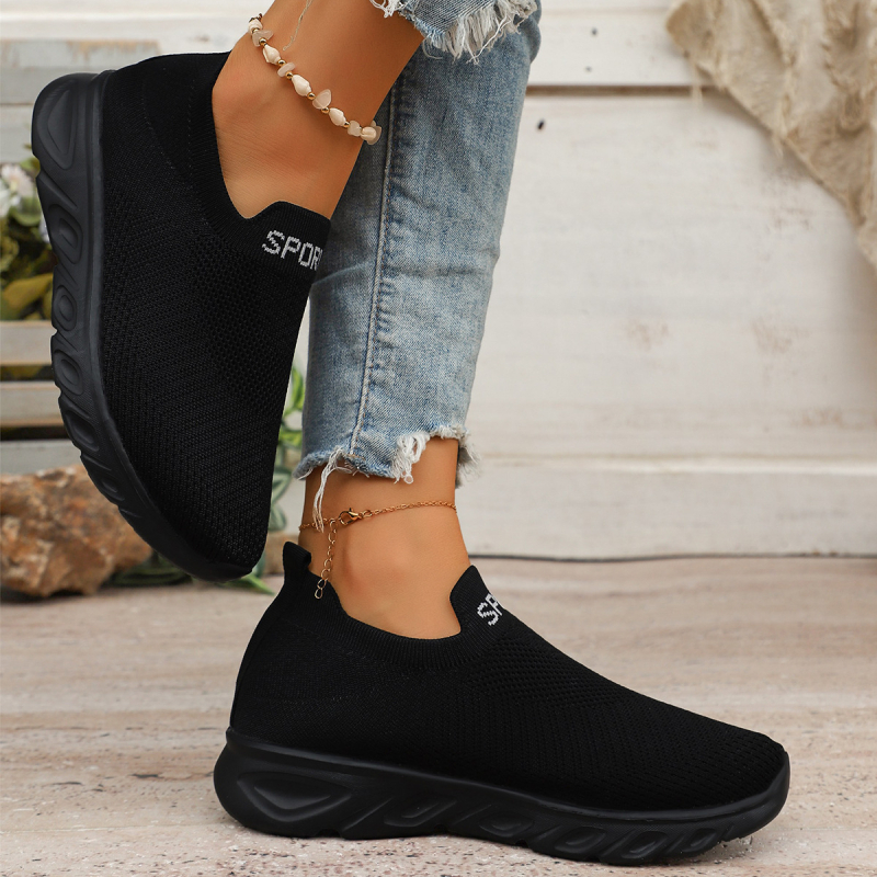 H-diržinių sandalai – audinio viršus, apvalus pirštas, žemas kulnas 1–3 cm, padas iš gumos ir EVA